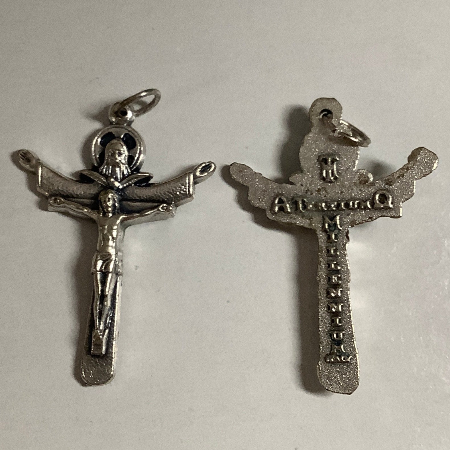 Crucifix Medal/Small/Trinity