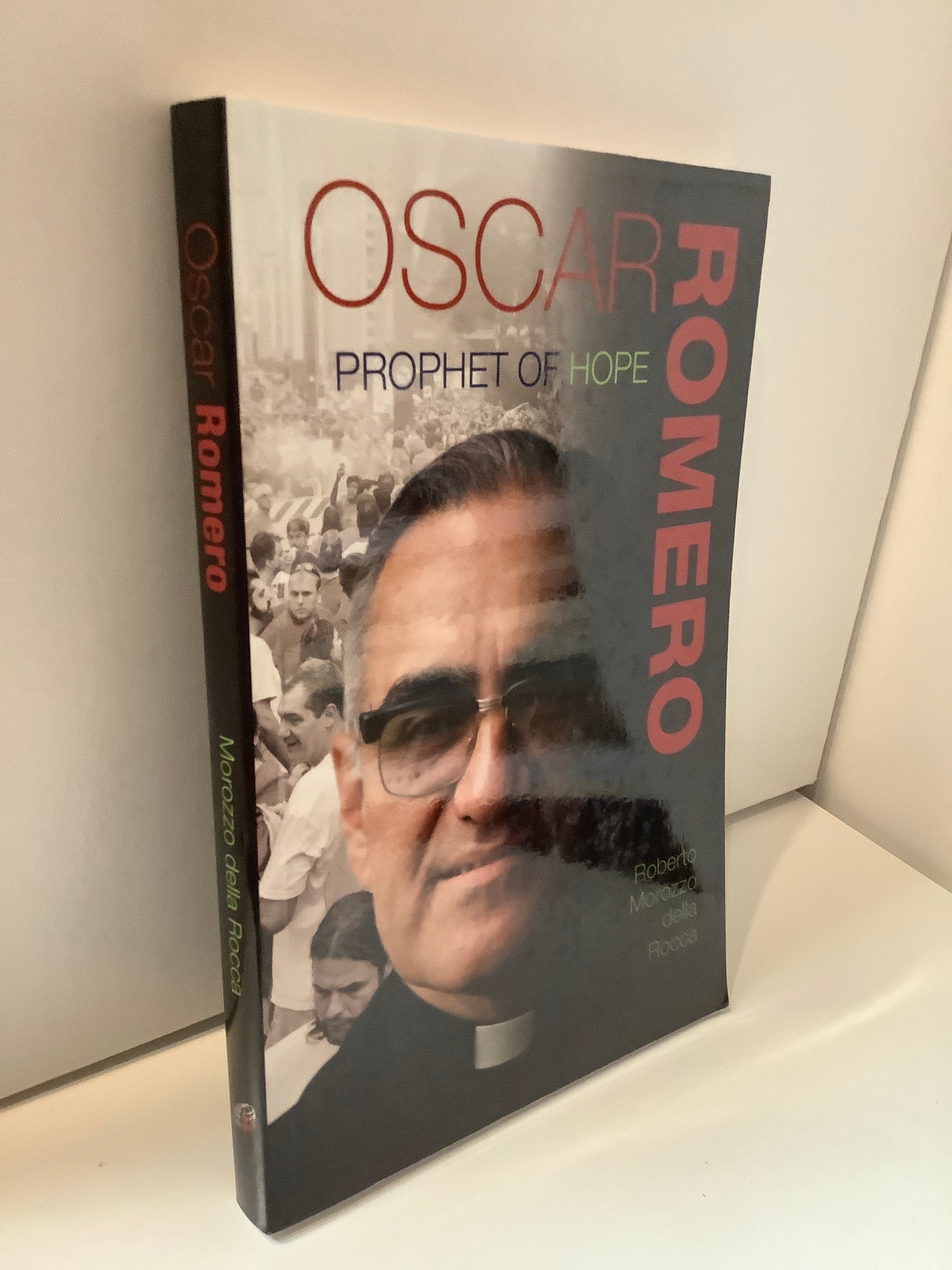 Book/Oscar Romero/Prophet of Ho