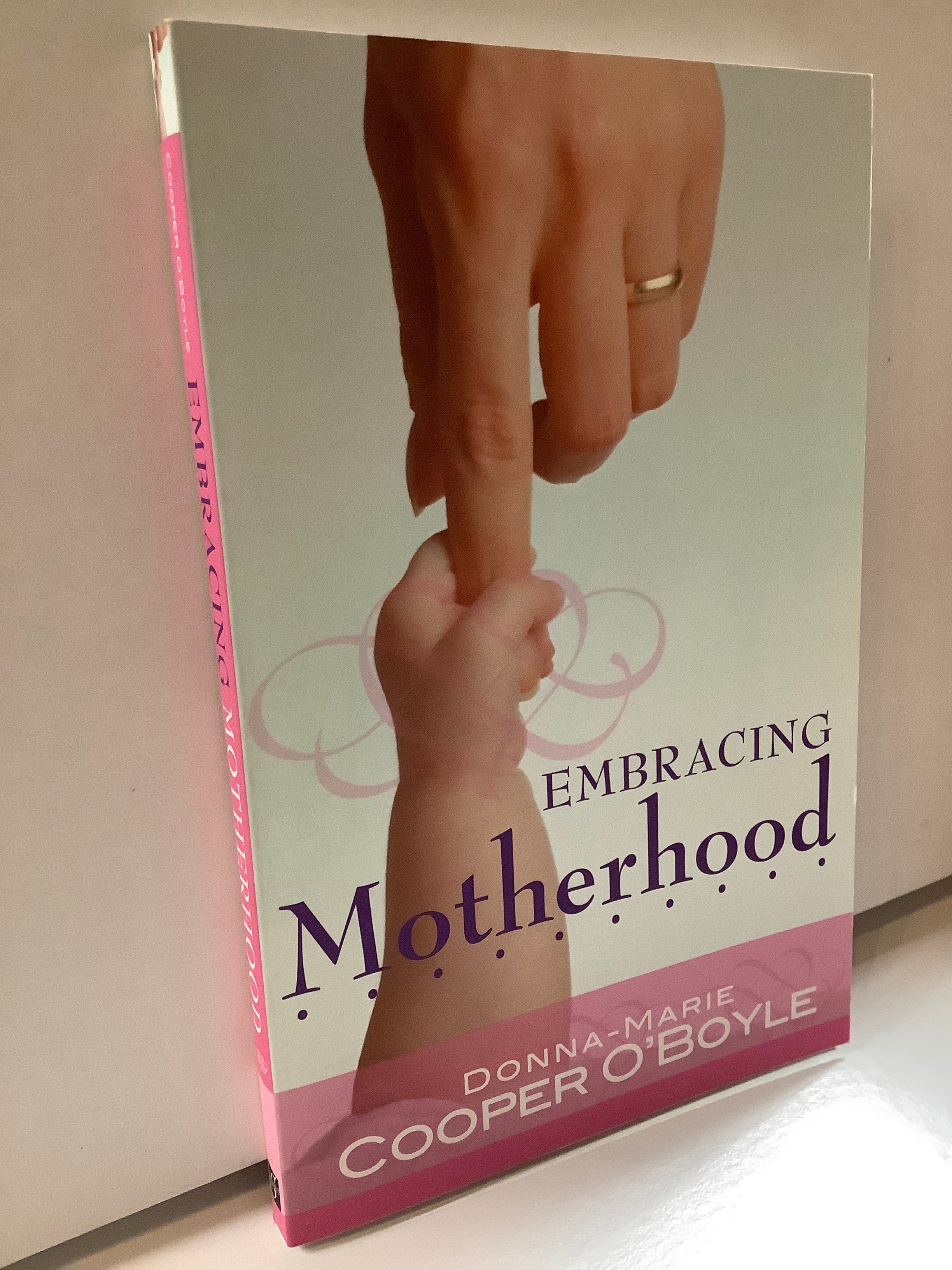 Book/Embracing Motherhood